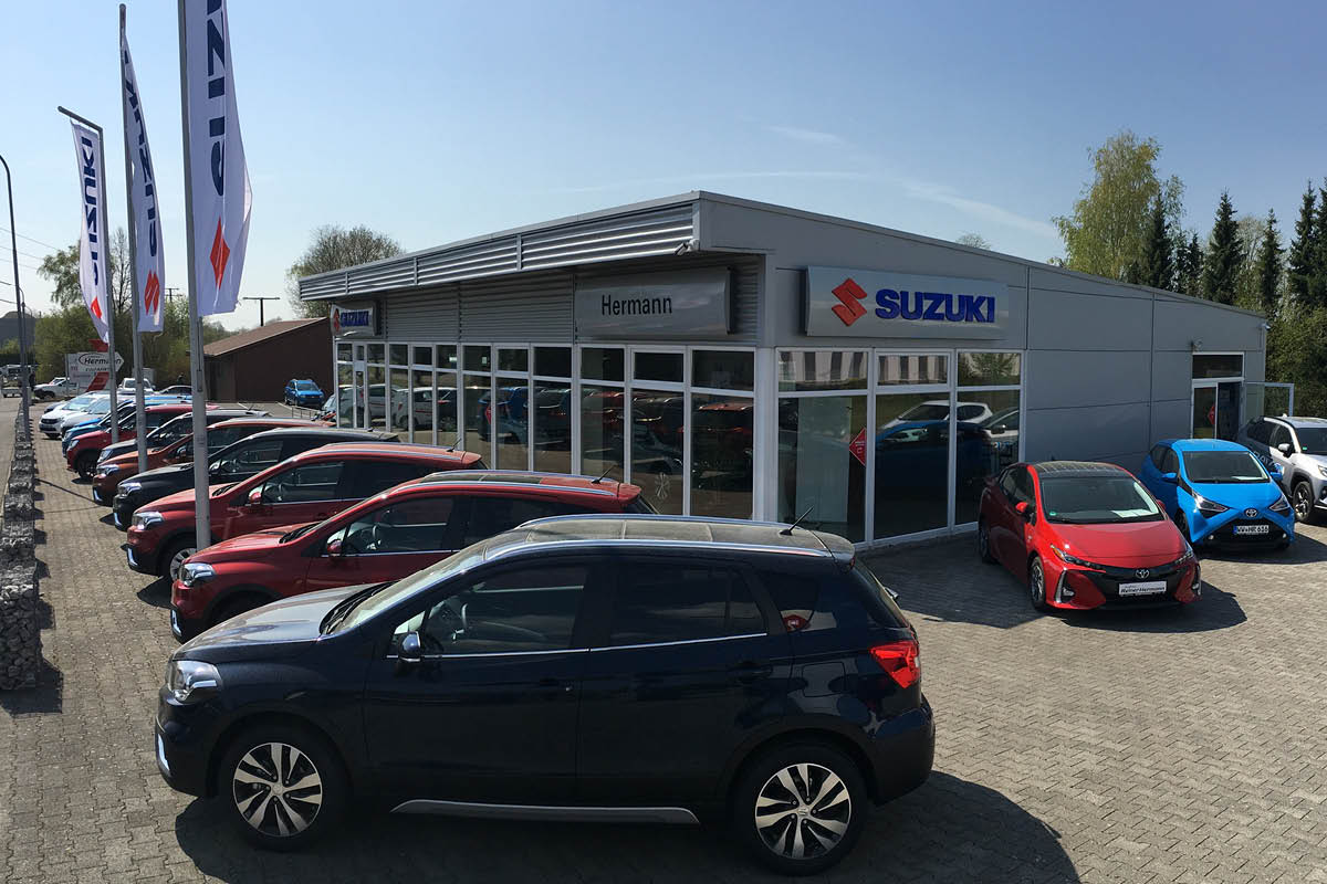 zu sehen ist die Außenansicht des Autohauses Reiner Hermann in Bad Marienberg